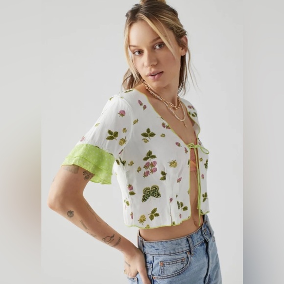 URBAN OUTFITTERS tie front strawberry butterfly print TOP - Picture 1 of 8